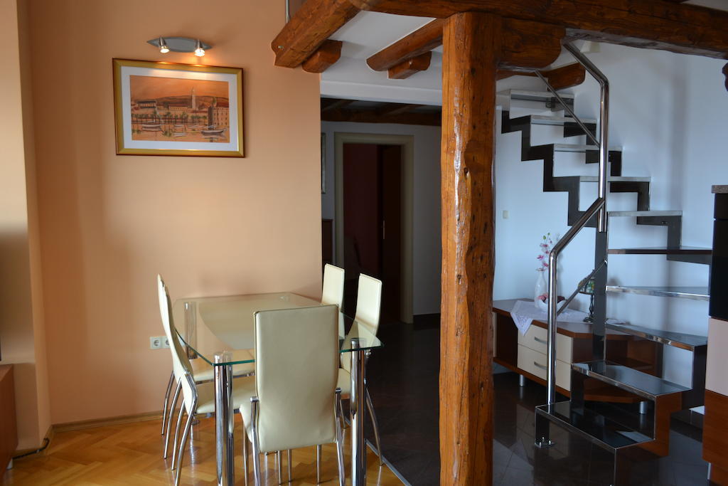 Apartments Karlo オミシュ 部屋 写真